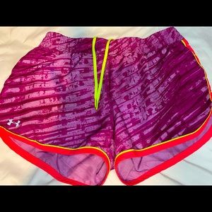 Fitted Size Medium Under Armour Athletic Shorts.
